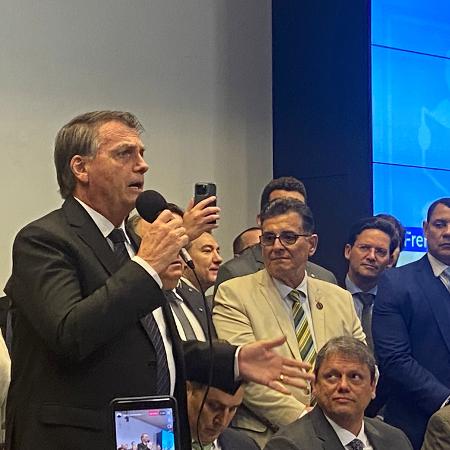 Tarcísio acompanha discurso de Bolsonaro com elogios a sua gestão como governador de SP