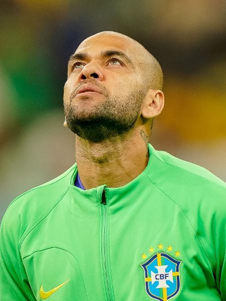 Daniel Alves durante Camarões x Brasil, na Copa do Mundo 2022