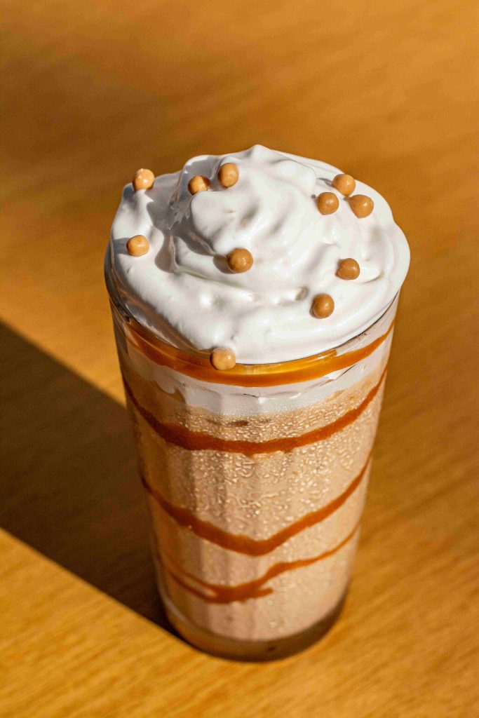 Milkshake Caramelo Que Doce FOTO Ana Rabelo Confeitaria Que Doce! lança opções refrescantes para a estação mais quente do ano