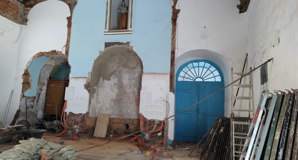 WhatsApp Image 2024 06 20 at 15.01.17 3 Padre é acusado de descaracterizar igreja centenária de Santa Teresa: 'trocou até o piso por porcelanato'