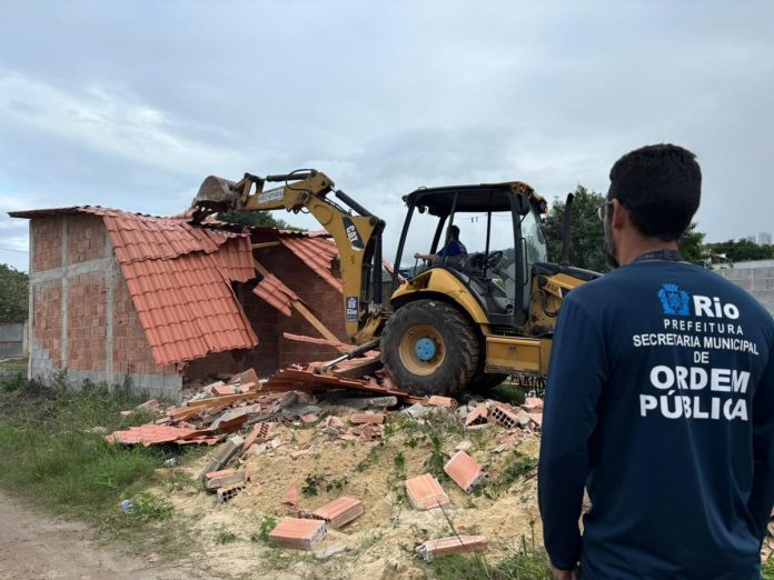 demolição construção irregular guaratiba