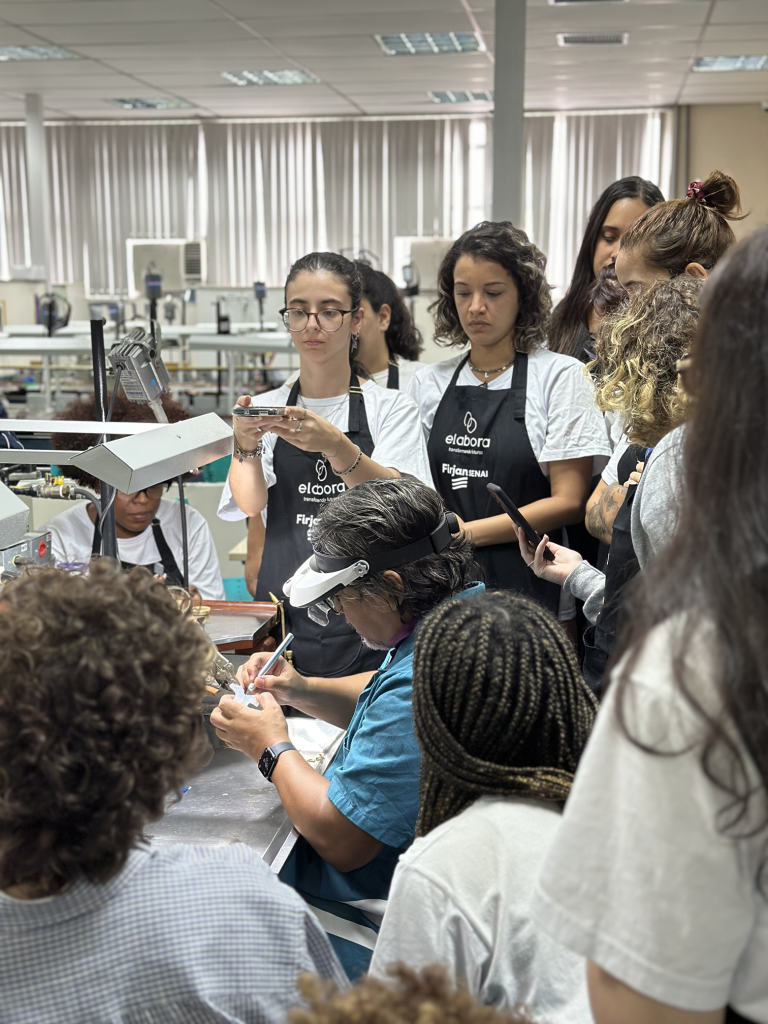 Aula pratica 1 Iniciativa Elabora Social promove exposição "Corporalidades" no Rio