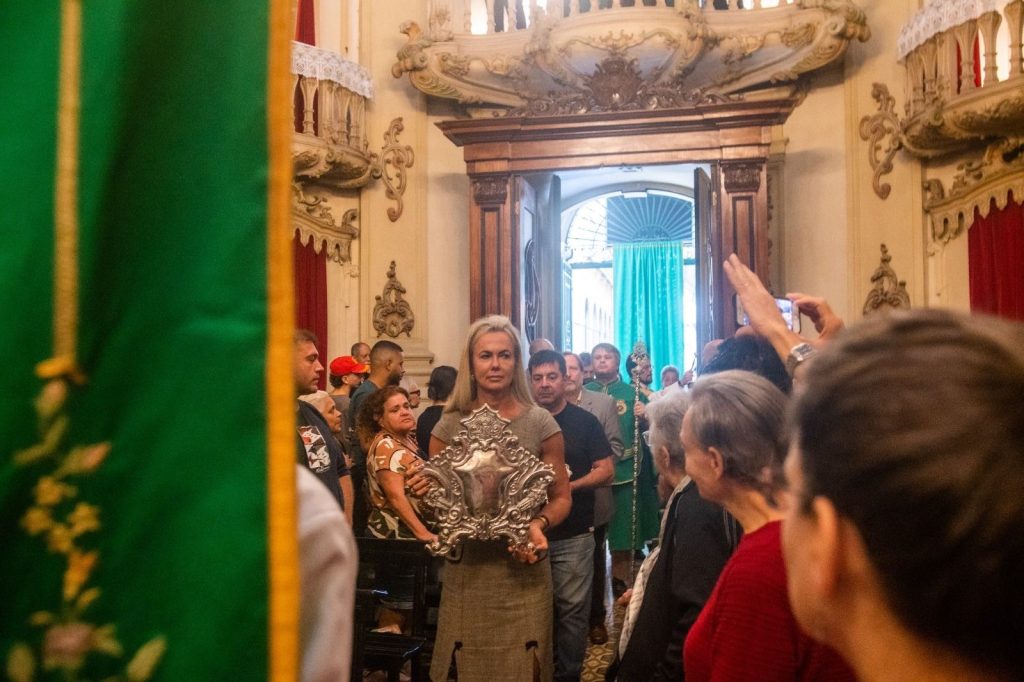 Missa especial celebra devolução de cinco peças sacras desaparecidas há 50 anos de igreja do Centro do Rio 2