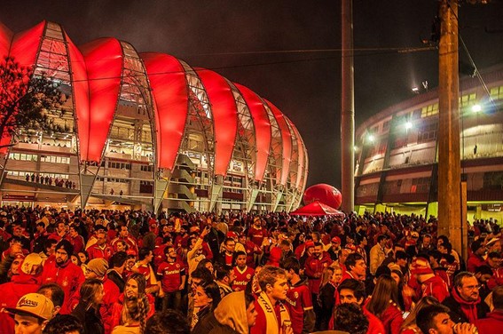 Torcida do Internacional nos arredores do Beira-Rio