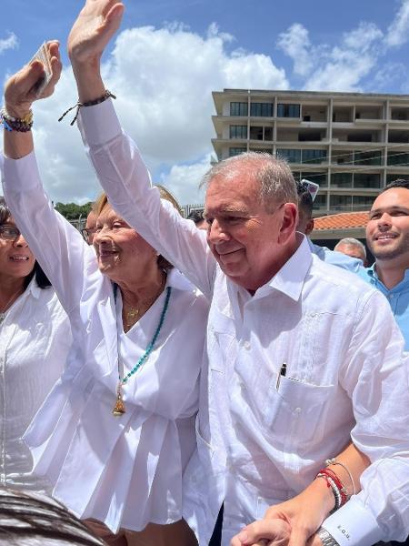 Edmundo González Urrutia é o candidato da oposição que pode derrotar Maduro nas urnas