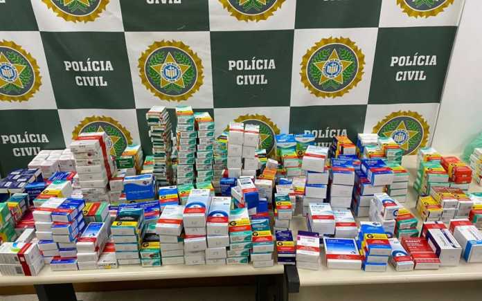 Remédios apreendidos durante a fiscalização em Niterói