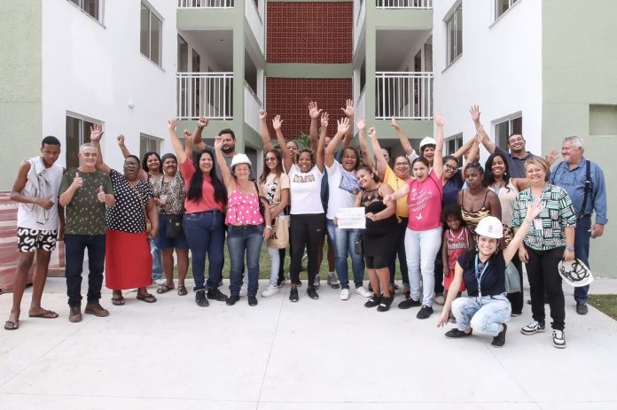 Futuros moradores de condomínio no entorno do Complexo do Alemão