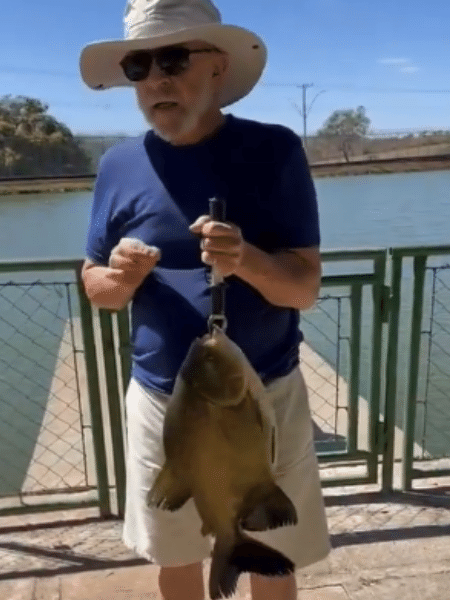 Lula pescando na Granja do Torto no último sábado