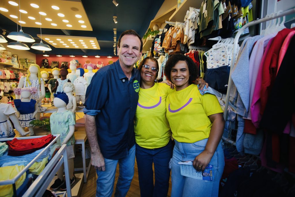 Freguesia2 Foto TATA BARRETO Eduardo Paes realiza caminhada no Centro Comercial da Freguesia de Jacarepaguá