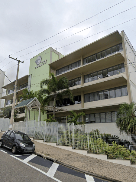 Fachada da unidade do ensino médio do Colégio Uirapuru