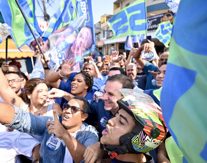 Eduardo Paes na Comunidade do Batan