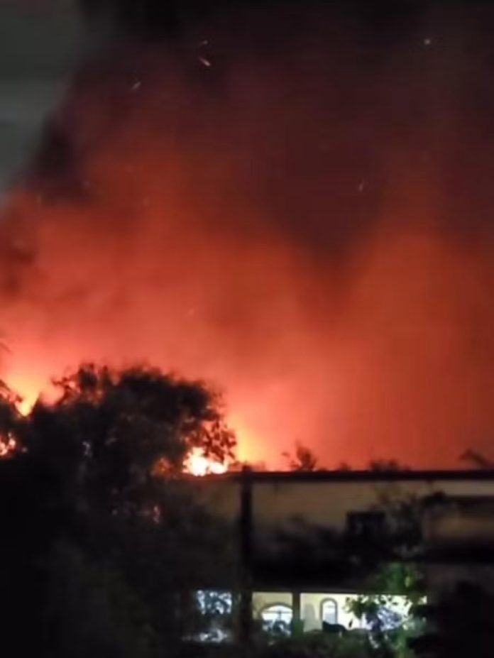 Imagem do incêndio no Centro de Abastecimento em São Gonçalo