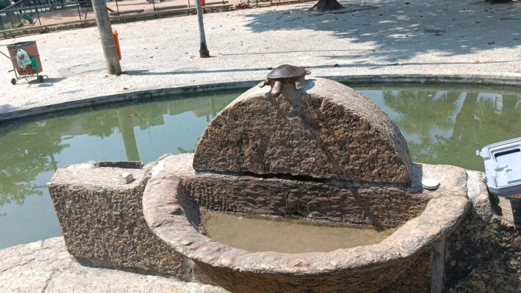 Elementos de bronze do Chafariz da Praça General Osório são substituídos por resina para combater furtos