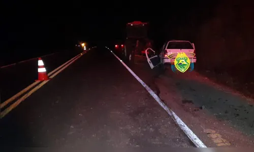 Colisão entre trator agrícola e carro deixa um ferido grave na PR-442