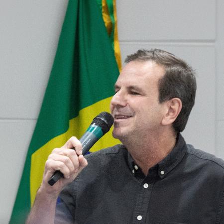 O prefeito do Rio de Janeiro, Eduardo Paes, participa do leilão do terreno do Gasômetro