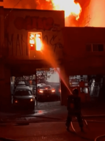 Incêndio em oficina na rua Amaral Gurgel, 268, no centro de São Paulo