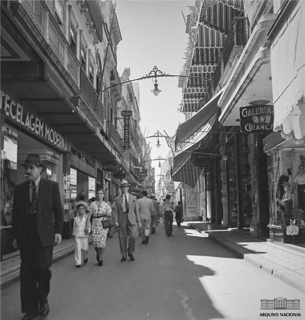 Mais de 300 luminárias históricas do Centro do Rio passarão por restauro