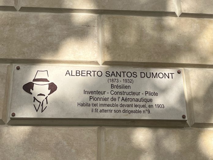 Santos-Dumont em Paris: um encontro emocionante na Champs-Élysées