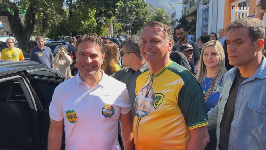 Candidato Alexandre Ramagem (PL) foi votar acompanhado do ex-presidente Jair Bolsonaro (PL), no Rio de Janeiro.