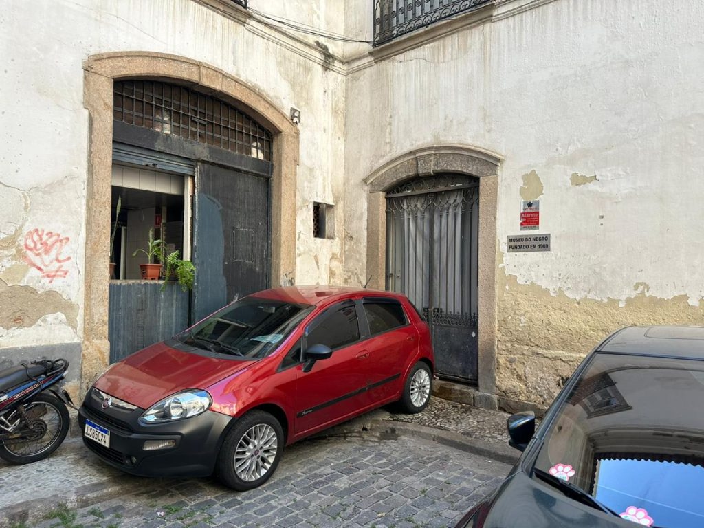 Estacionamento na Rua Reitor Azevedo do Amaral Reproducao 1 Centro