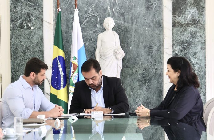 Governador Cláudio Castro assina acordo com UFRJ para a execução do Programa Rio Clima II - Rogério Santana